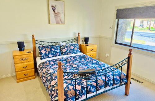 Glenroy House | Wombat Cottage Albury