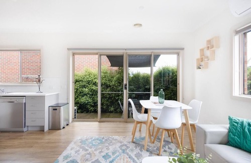 Brown Hill Apartment | Work & Unwind in Comfort: Ballarat 2 bed Apartment