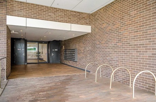 Newcastle Apartment | Worth - Happy Honeysuckle - Free Internet
