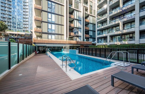 Moonee Ponds Apartment | WOW Self-Contained Apartment on Hall