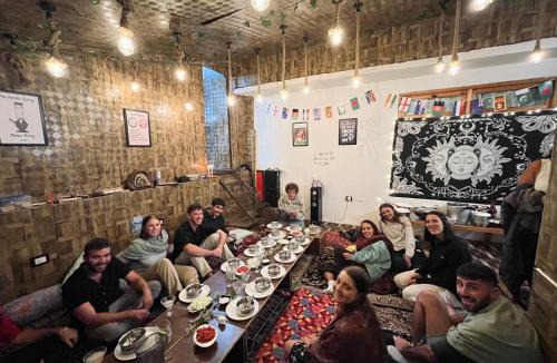 Tosh Hostel | Yellowjackets Hostel Tosh