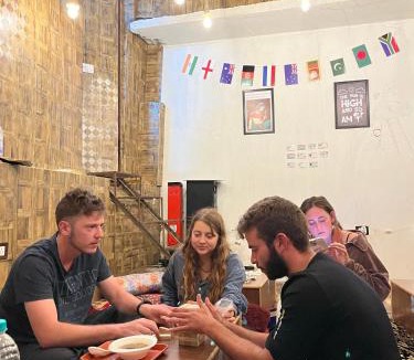 Tosh Hostel | Yellowjackets Hostel Tosh