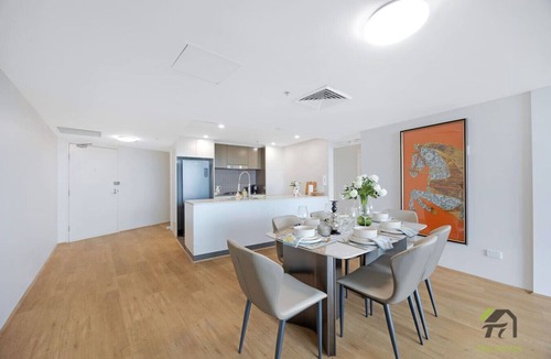 Zetland Apartment | Zetland 3BR/Walk to Train & Shops