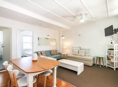 1 Bedroom Funky Beach Apartment Steps To The Beach