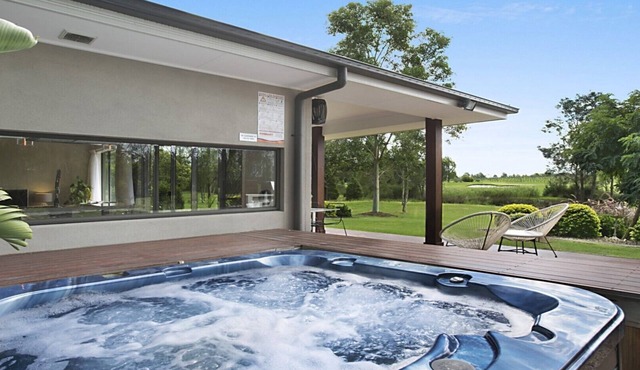 1OAK - THE VINTAGE HOLIDAY HOUSES