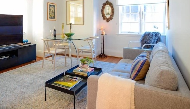 2 Bdrm Art Deco Apt Stroll To Bondi Junction