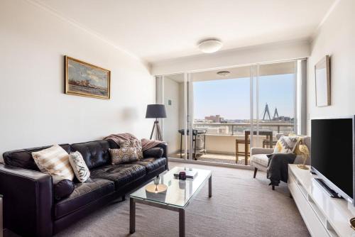 2 Bedroom Darling Harbour Waterviews Pool Sydney