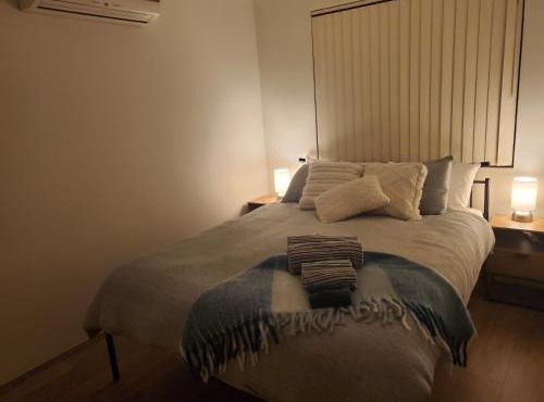 2 homely rooms with private bathroom