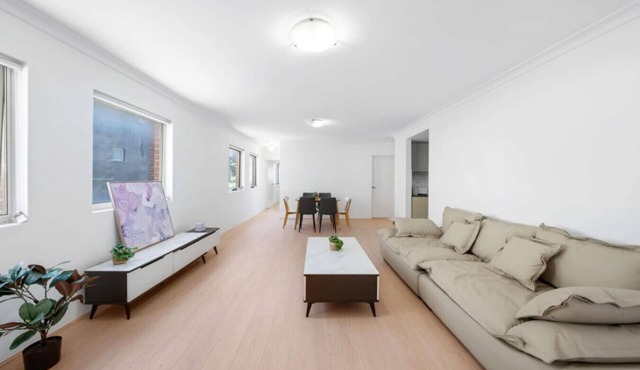 2BR in Redfern Close to Sydney CBD & Airport