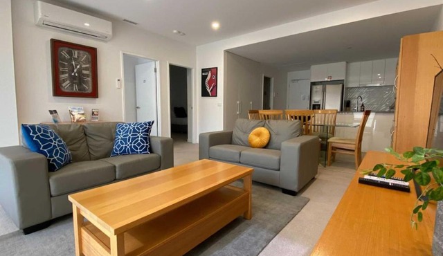 2BR Light Filled and Cosy Apartment - Hosted by CanStay