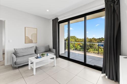 2BR Modern Apartment with Balcony Great Location