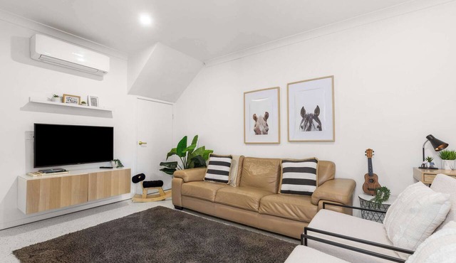 3-Bed Coastal Escape with Horses & Beach Walk