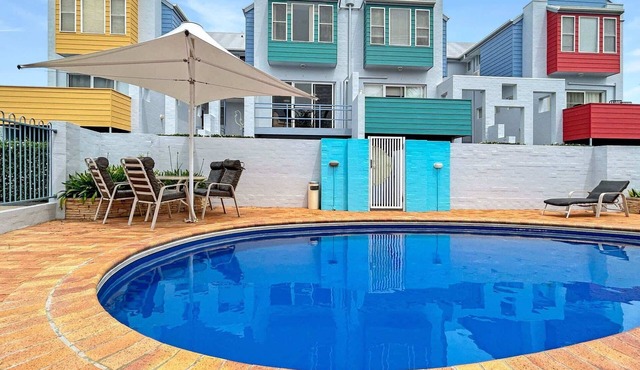3-Bed with Alfresco Dining & Pool in Batemans Bay