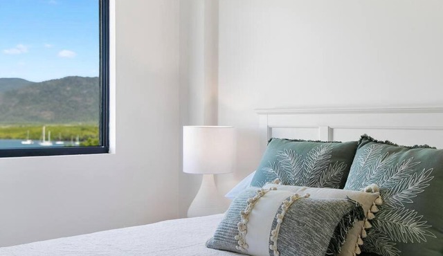 3 BEDROOM CBD WATERFRONT LUXURY APARTMENT
