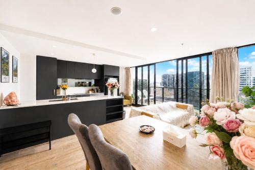 3 BRs topfloor view@Heart of Canberra free parking