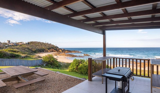 3 Dickinson Avenue - Absolute beachfront!