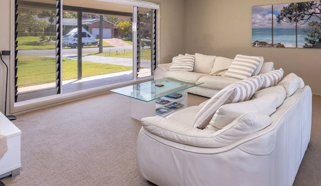 32 Colliton Parade - A stroll to north One Mile Beach.