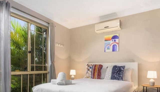 3B Beach walk | Private backyard + parking