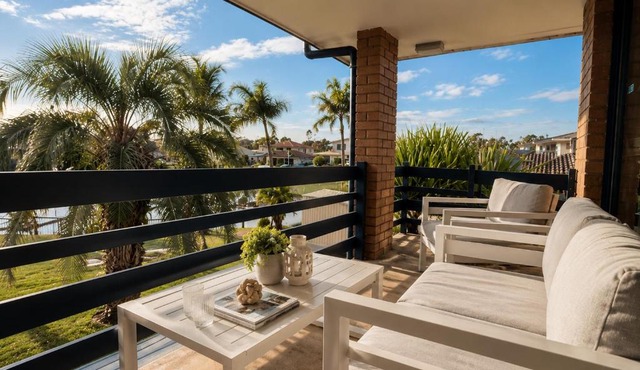 3BR Broadwater Paradise - Canal Views and Beaches