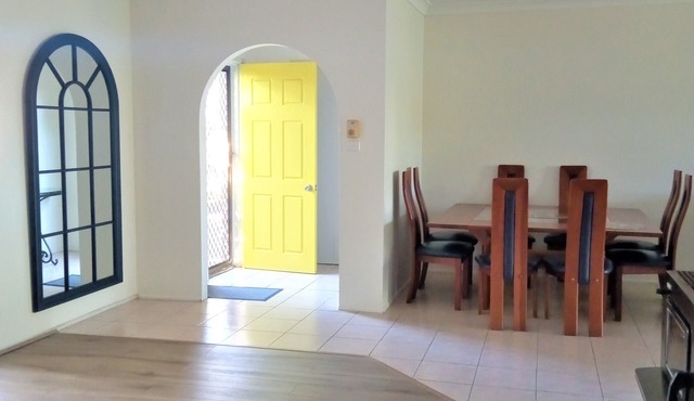 4 bedroom house. Walk to Restaurants, River, Beaches, Boat ramp. Deck with view.