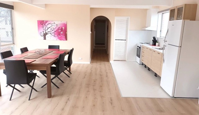4 Bedroom Unit in the heart of Finley, Sleeps 8