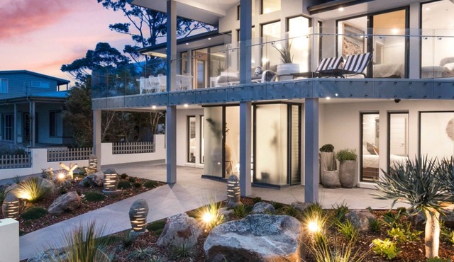 5 BDR - 250m to Beach - Outdoor Spa - 4PM Checkout