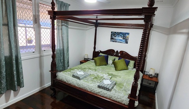 5 minutes from the coastal City of Geraldton, ready for you to rest and relax.