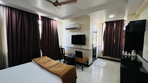 Aadhar Hotel