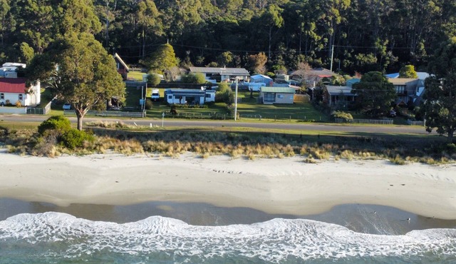 Absolute Beachfront Adventure Bay