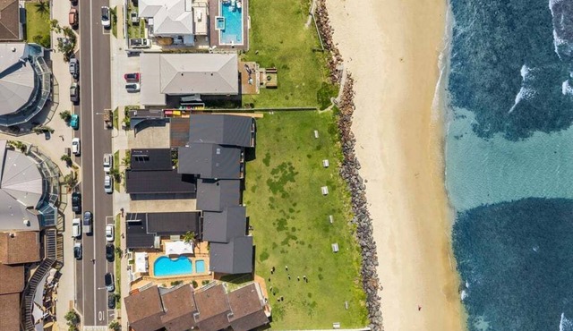 Absolute Beachfront Apartments 2B