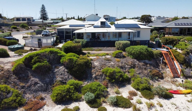 Absolute Beachfront nestled between Moonta Bay and Port Hughes