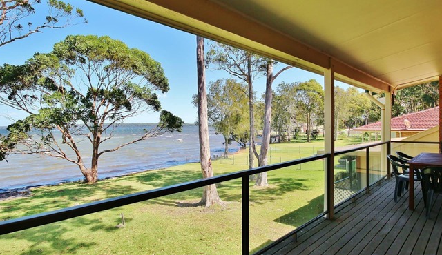 Absolute Waterfront - Belle Escapes Jervis Bay