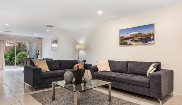 Adelaide Style Accommodation-Close to City-North Adelaide-3 Bdrm- FREE Parking