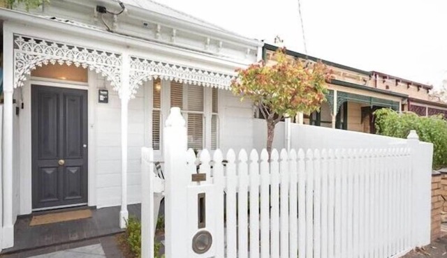 Albert Park Victorian House with Style and Art Gallery