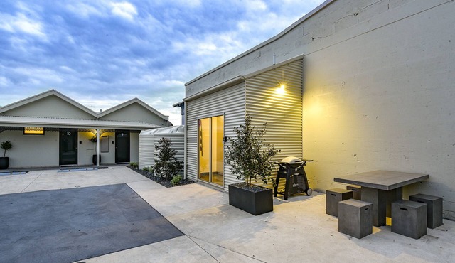Aloha Central Premium Studios