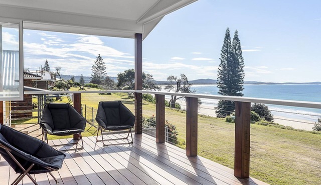 Aqua Vista - Beach Front Location