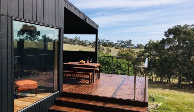 Architecturally Designed Rural Retreat Modern/Spacious/Tranquil - Great Views!