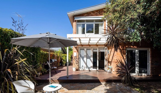 Asling · Superb Location - 1 min walk to shops & train