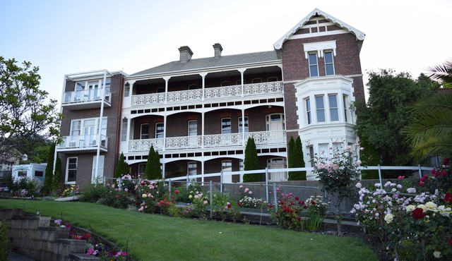 Auldington Hotel