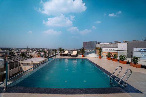 Aura Inn & Suites