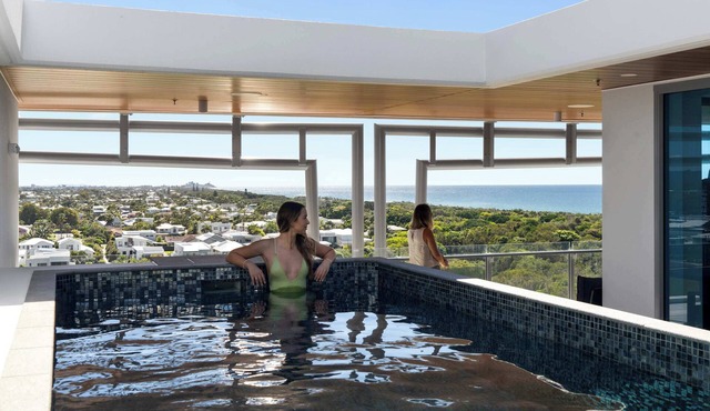 Azzure Luxe Penthouse - Private Heated Pool + Steam + Gym