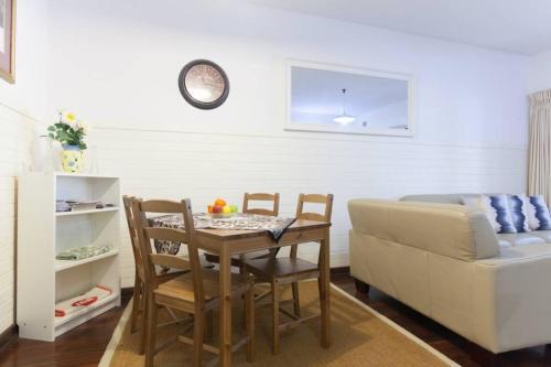 B2 Crawley Apartment 1 BRM & Sleepout near UWA