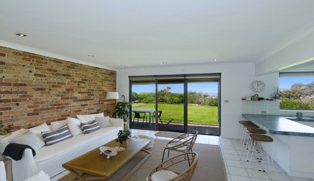 Bareena Cottage - Absolute Beachfront