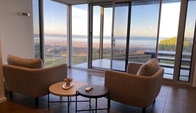 Bayview Retreat - Esplanade home w wifi