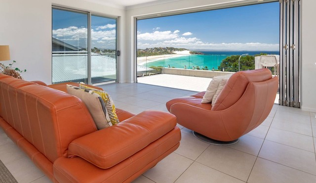 Beach Break, Stunning View & Fantastic House