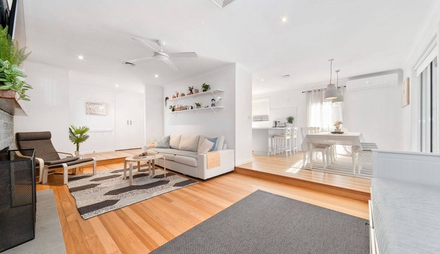Beach Retreat under the Pine - In the heart of Rosebud
