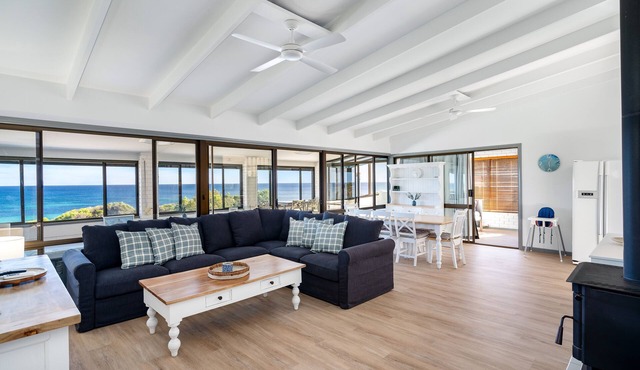 Beachfront Penthouse by Peppy Beach Retreats® (6 Adults)