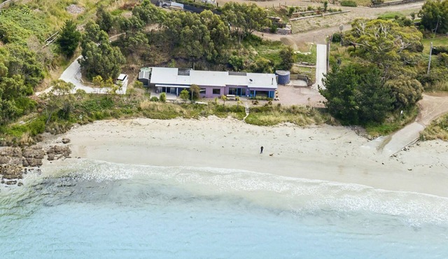 Beachfront Life - Experience living on the beach - The only house on the beach