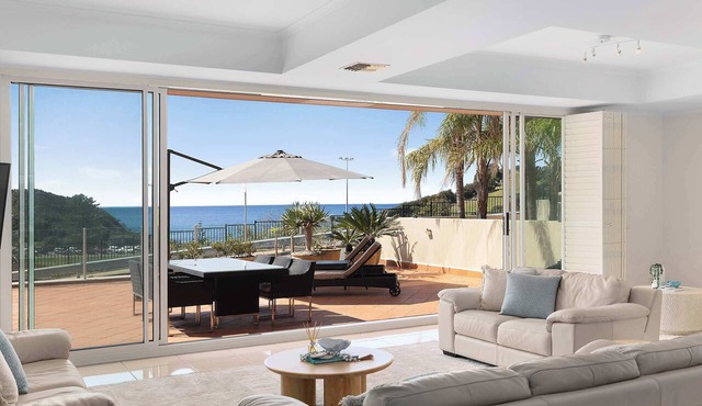 Beachfront | Views, Sleeps 8, Spa Bath