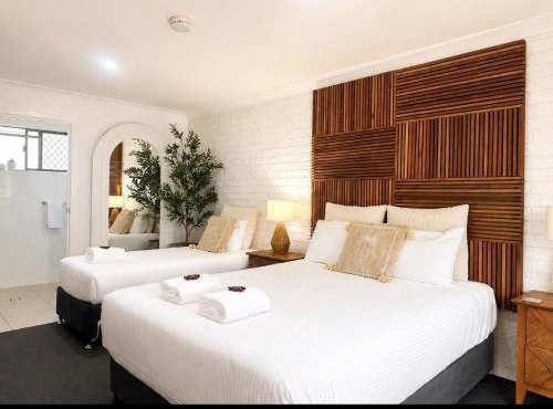 Beachmere Palms Motel
